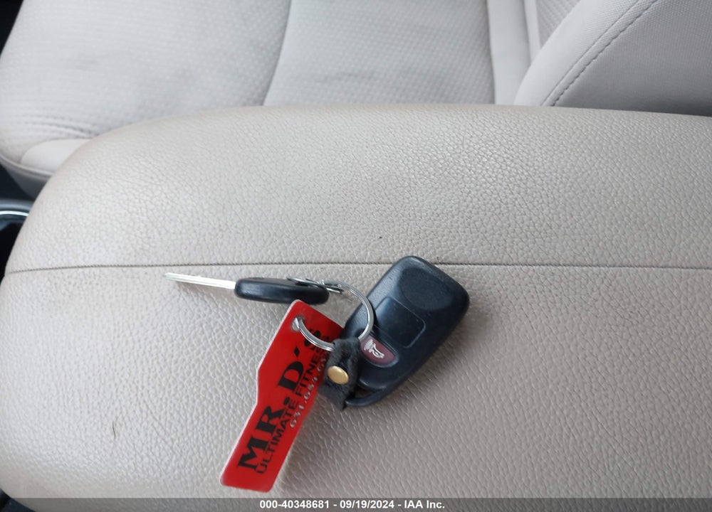 2011 KIA SORENTO LX VIN: 5XYKT4A12BG167441