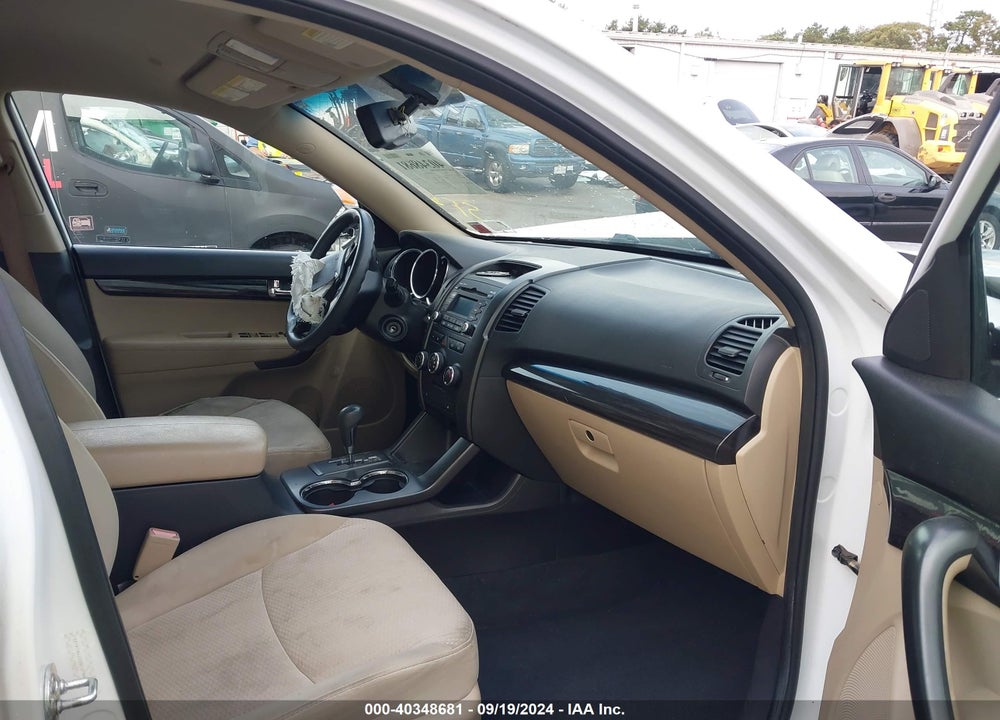 2011 KIA SORENTO LX VIN: 5XYKT4A12BG167441