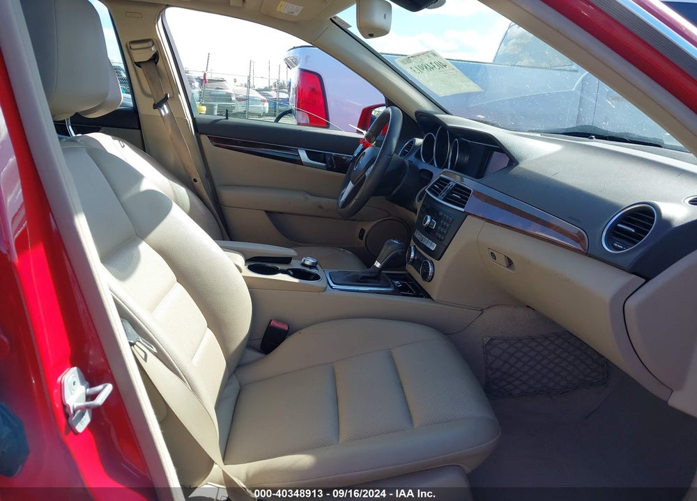 2014 MERCEDES-BENZ C 250 LUXURY/SPORT VIN: WDDGF4HB1EA905087