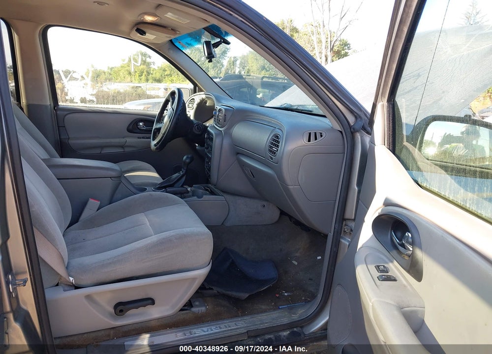 2005 CHEVROLET TRAILBLAZER LS VIN: 1GNDT13S752222162