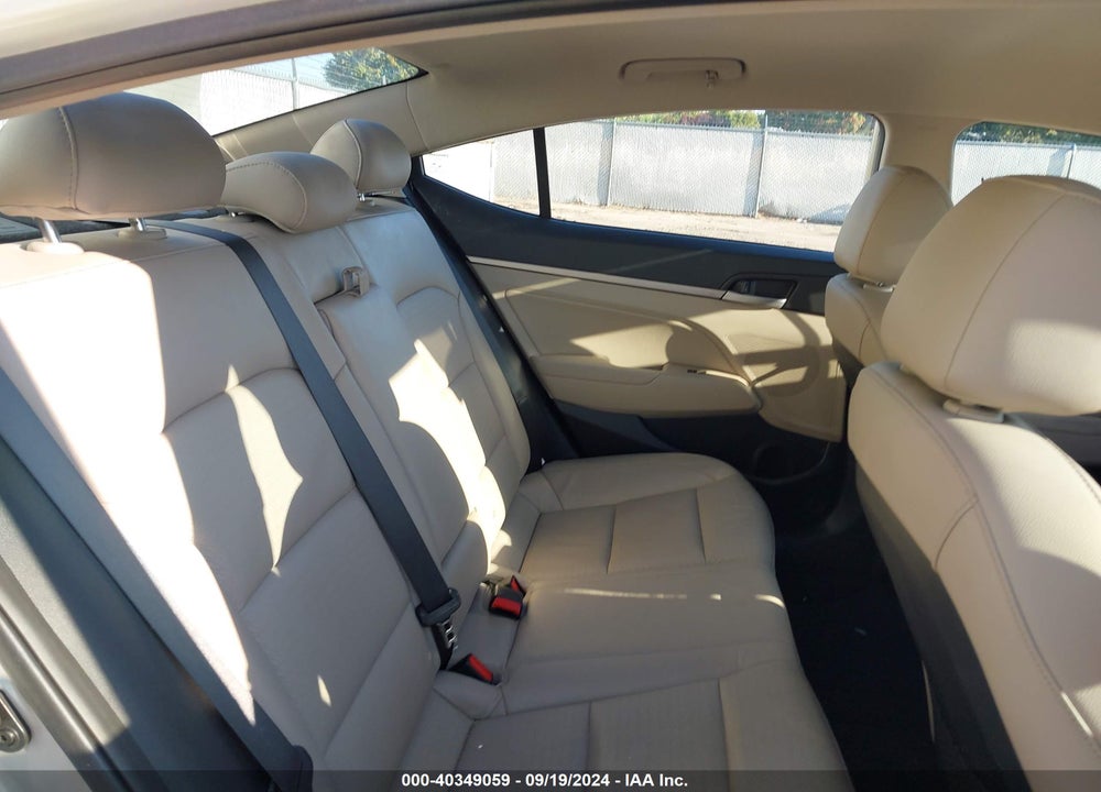2017 HYUNDAI ELANTRA LIMITED VIN: 5NPD84LF4HH058032