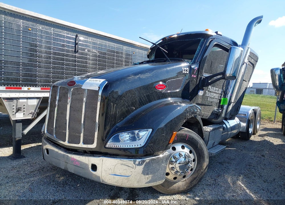 2017 PETERBILT 579 VIN: 1XPBDP9X9HD434989