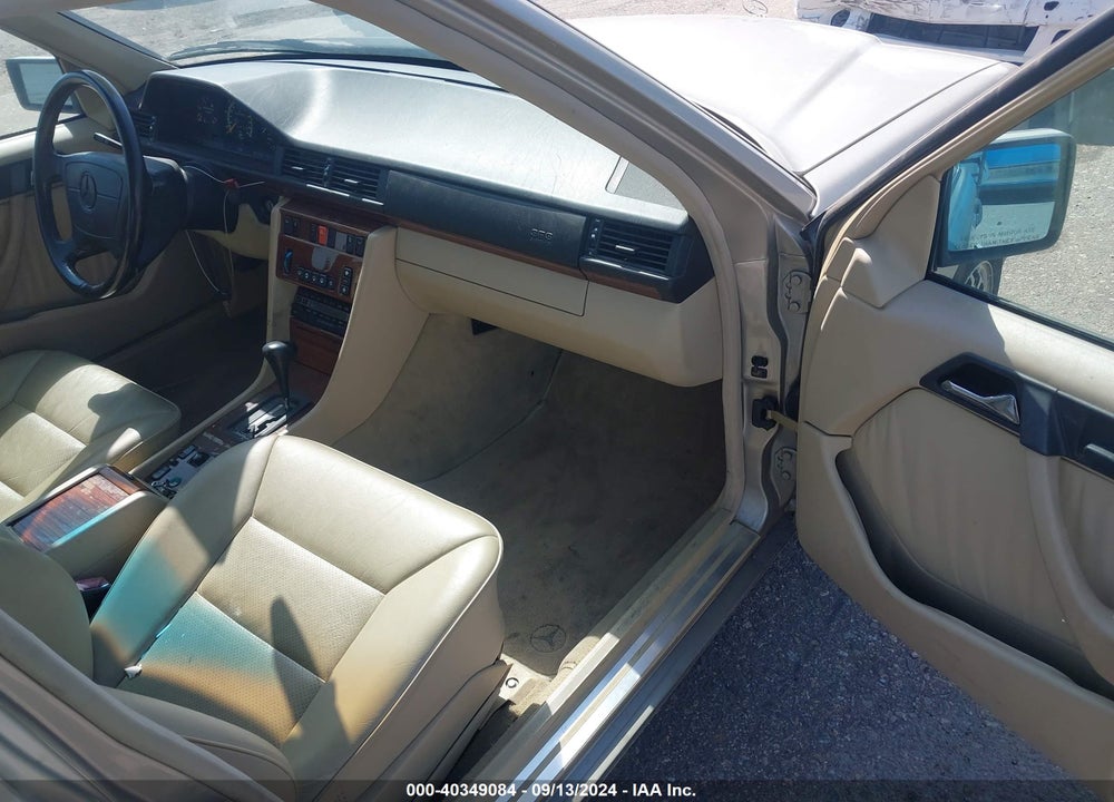 1993 MERCEDES-BENZ 300 E VIN: WDBEA32EXPB931373