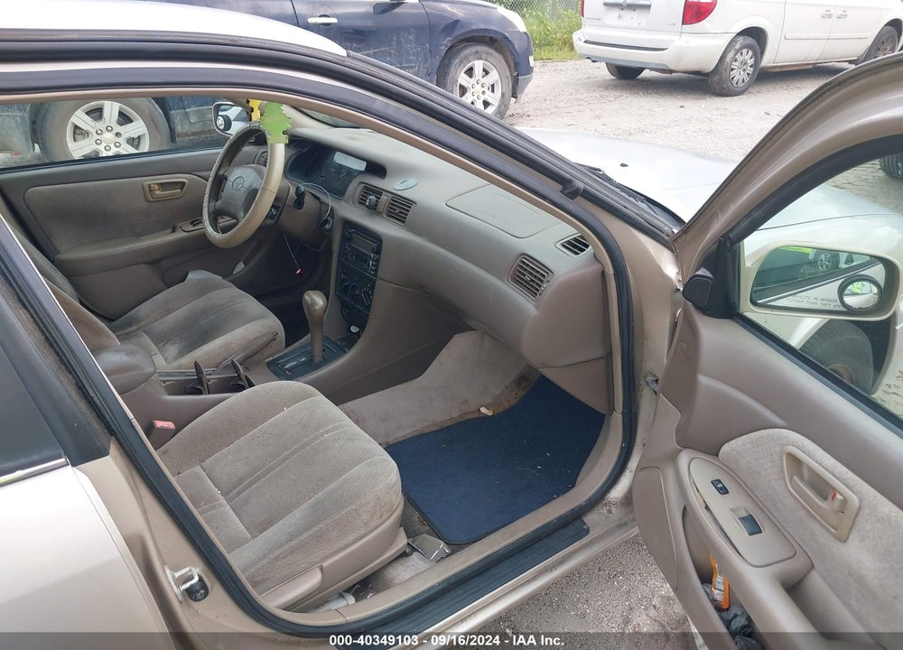 2000 TOYOTA CAMRY LE VIN: 4T1BG22K5YU933570