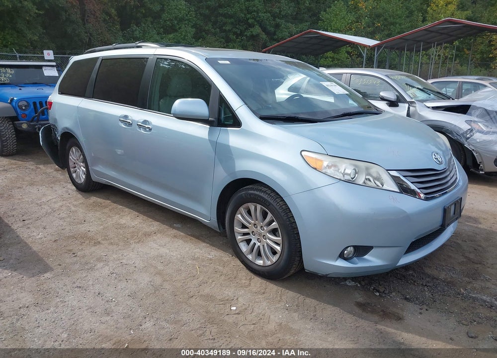 2015 TOYOTA SIENNA XLE 8 PASSENGER VIN: 5TDYK3DCXFS606821