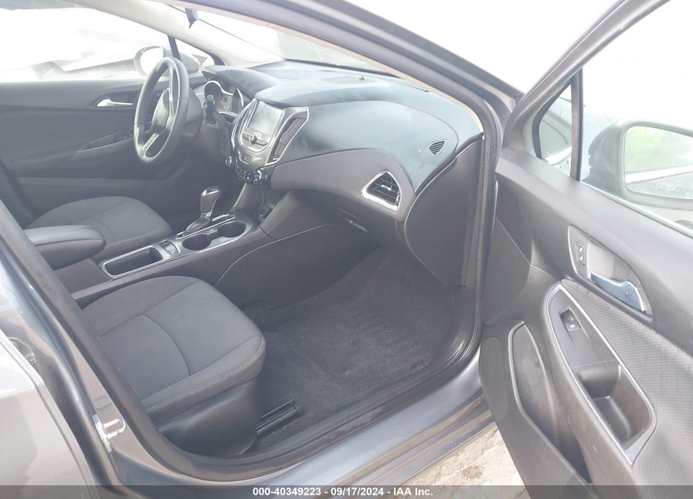 2018 CHEVROLET CRUZE LT AUTO VIN: 1G1BE5SM2J7174645