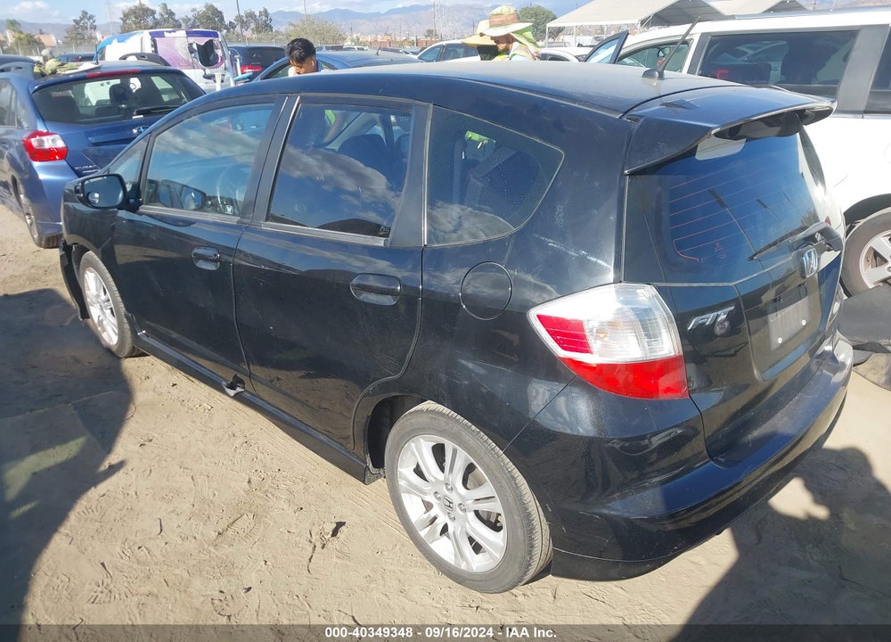 2011 HONDA FIT SPORT VIN: JHMGE8H52BC026128