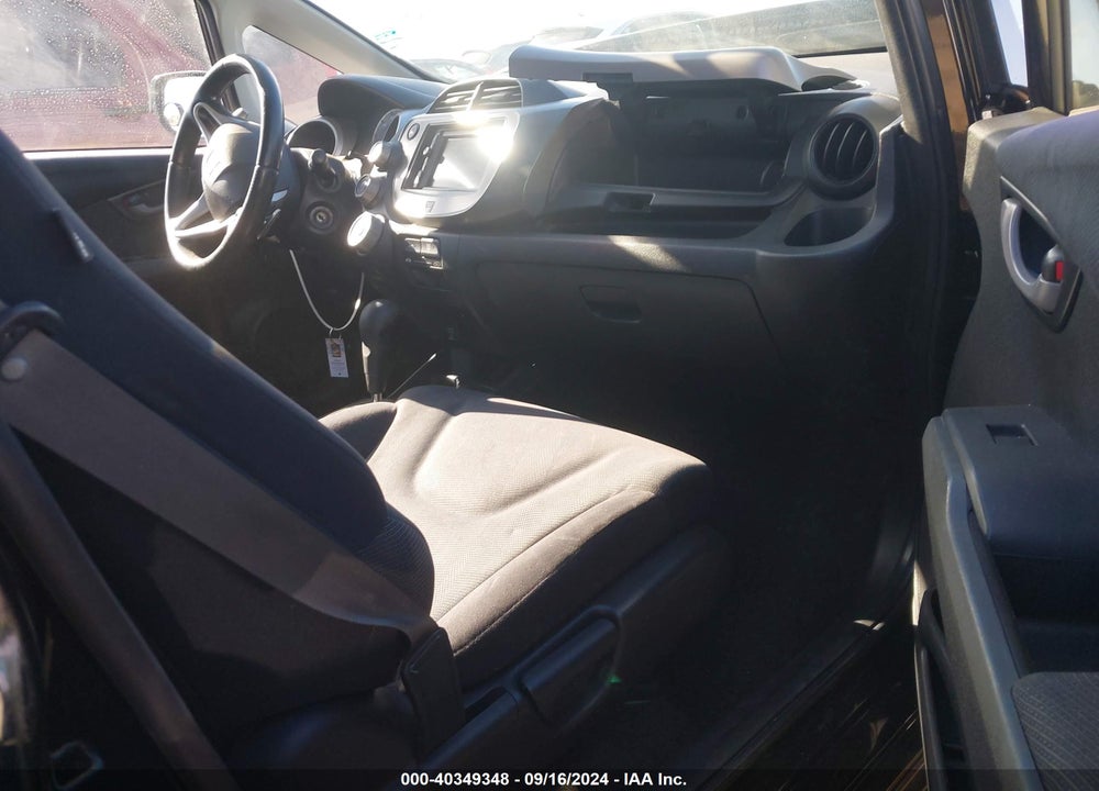 2011 HONDA FIT SPORT VIN: JHMGE8H52BC026128