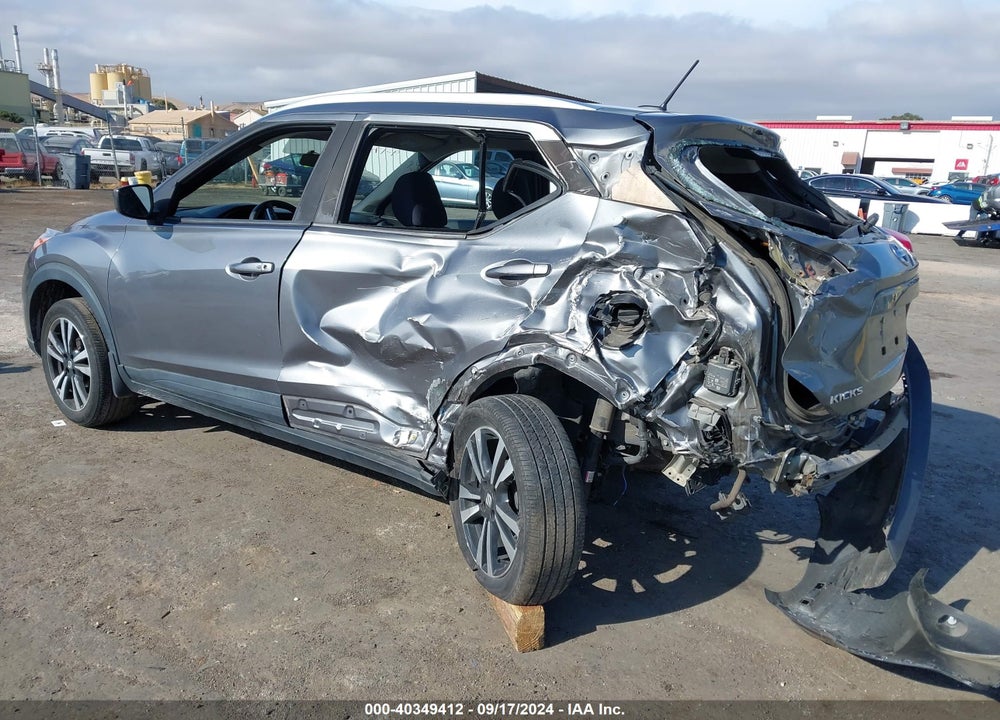 2018 NISSAN KICKS SV VIN: 3N1CP5CU5JL526734