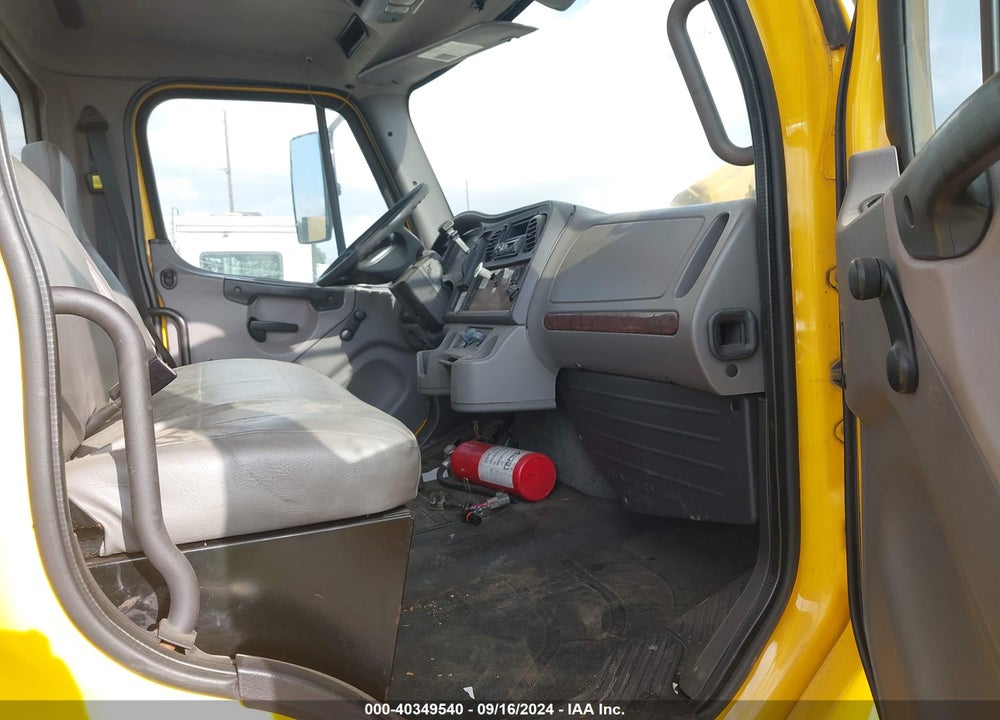 2013 FREIGHTLINER M2 106 MEDIUM DUTY VIN: 1FVACXDT9DDBU8257