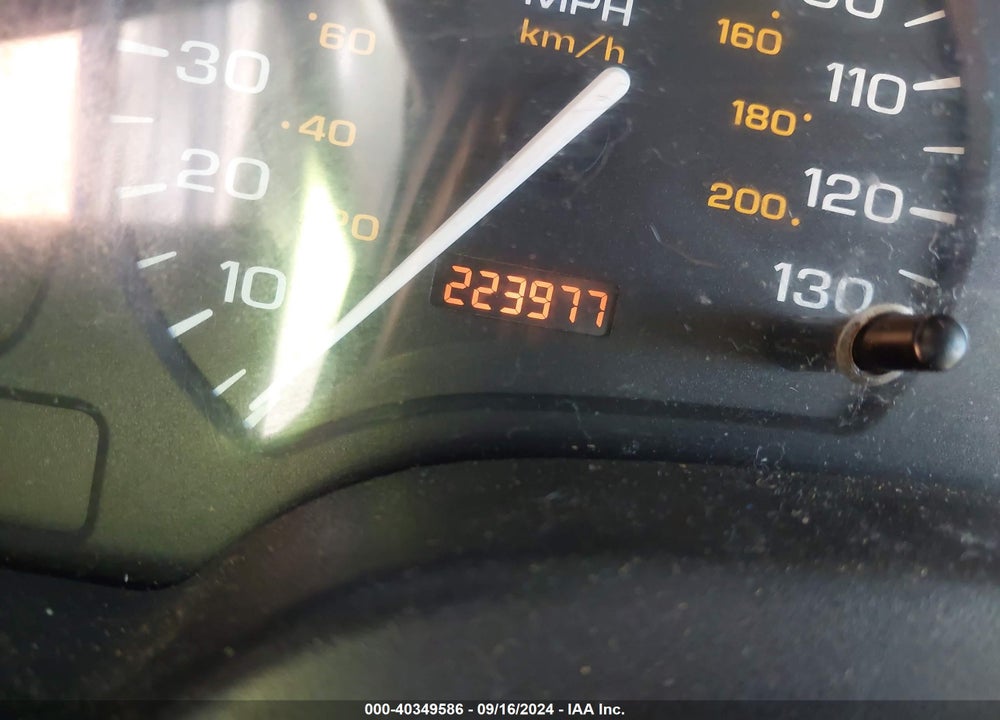 2002 SATURN S-SERIES SL VIN: 1G8ZF52832Z220747