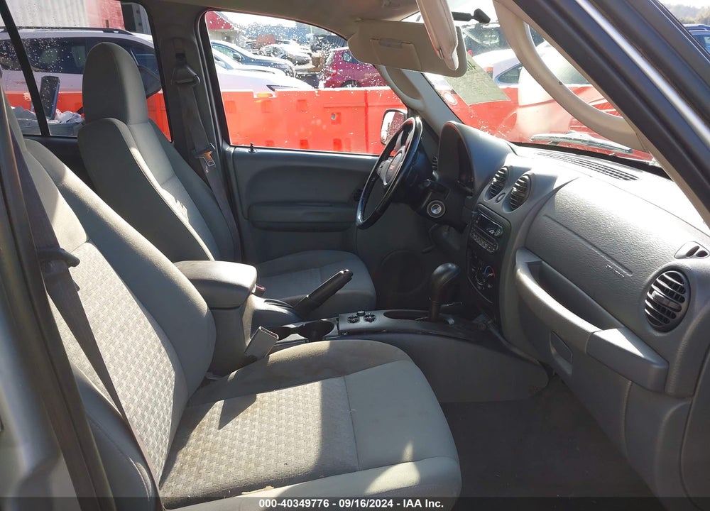 2006 JEEP LIBERTY VIN: 1J4GL48K06W149902