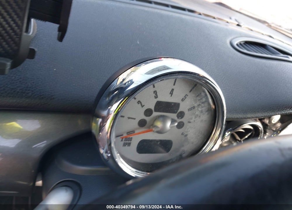 2006 MINI COOPER VIN: WMWRF33586TF65053