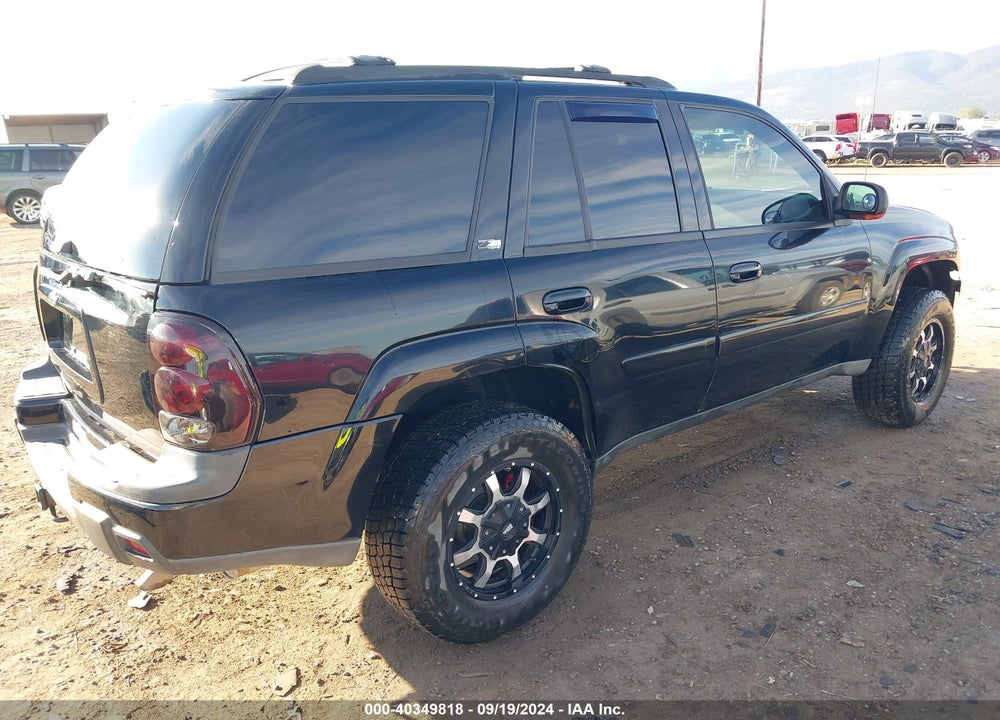 2005 CHEVROLET TRAILBLAZER LT VIN: 1GNDT13S752357805