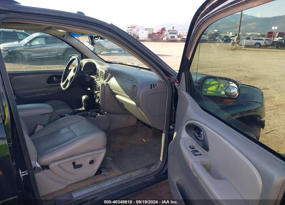 2005 CHEVROLET TRAILBLAZER LT VIN: 1GNDT13S752357805