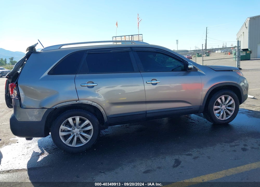 2011 KIA SORENTO EX V6 VIN: 5XYKUDA21BG056319