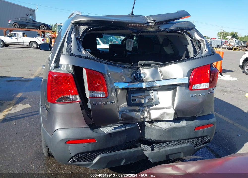 2011 KIA SORENTO EX V6 VIN: 5XYKUDA21BG056319