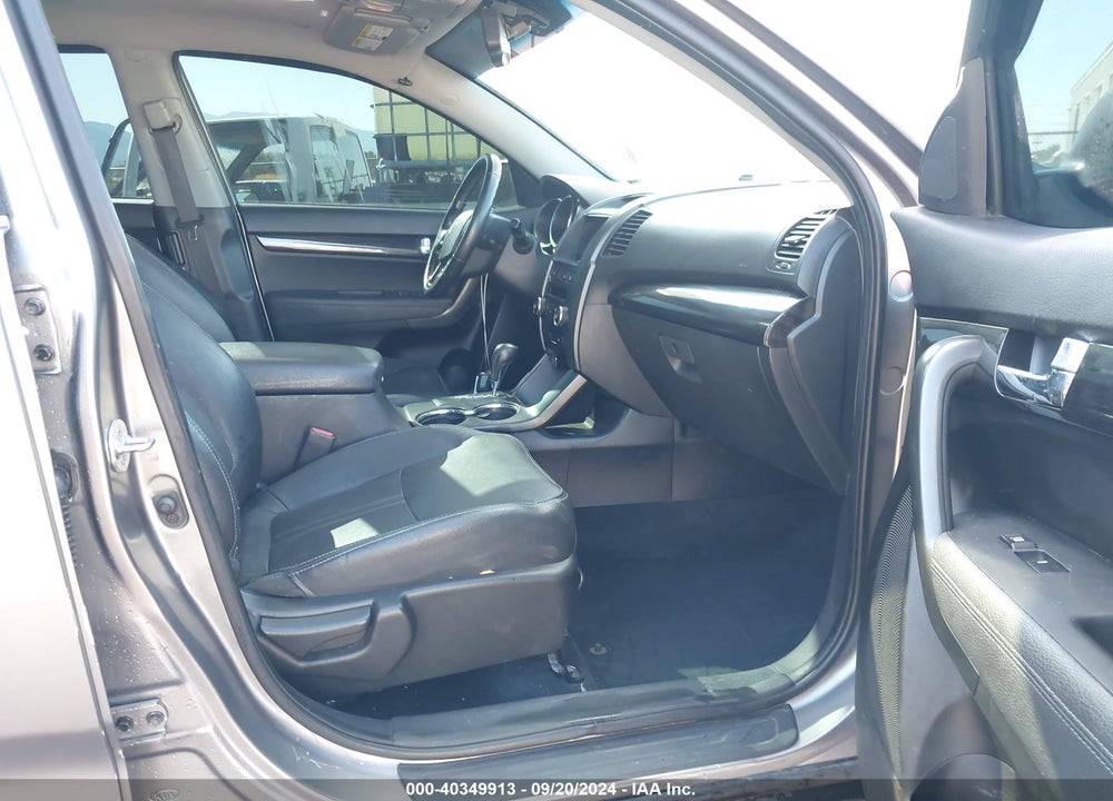 2011 KIA SORENTO EX V6 VIN: 5XYKUDA21BG056319