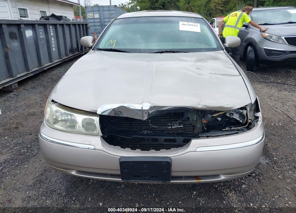 2002 LINCOLN TOWN CAR EXECUTIVE VIN: 1LNHM81W42Y653438