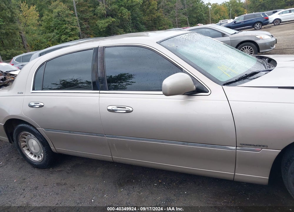 2002 LINCOLN TOWN CAR EXECUTIVE VIN: 1LNHM81W42Y653438