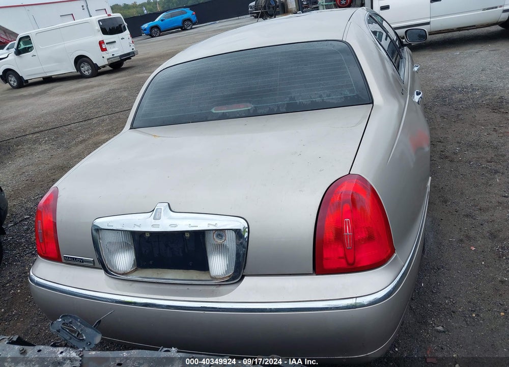 2002 LINCOLN TOWN CAR EXECUTIVE VIN: 1LNHM81W42Y653438