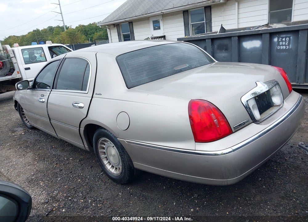 2002 LINCOLN TOWN CAR EXECUTIVE VIN: 1LNHM81W42Y653438