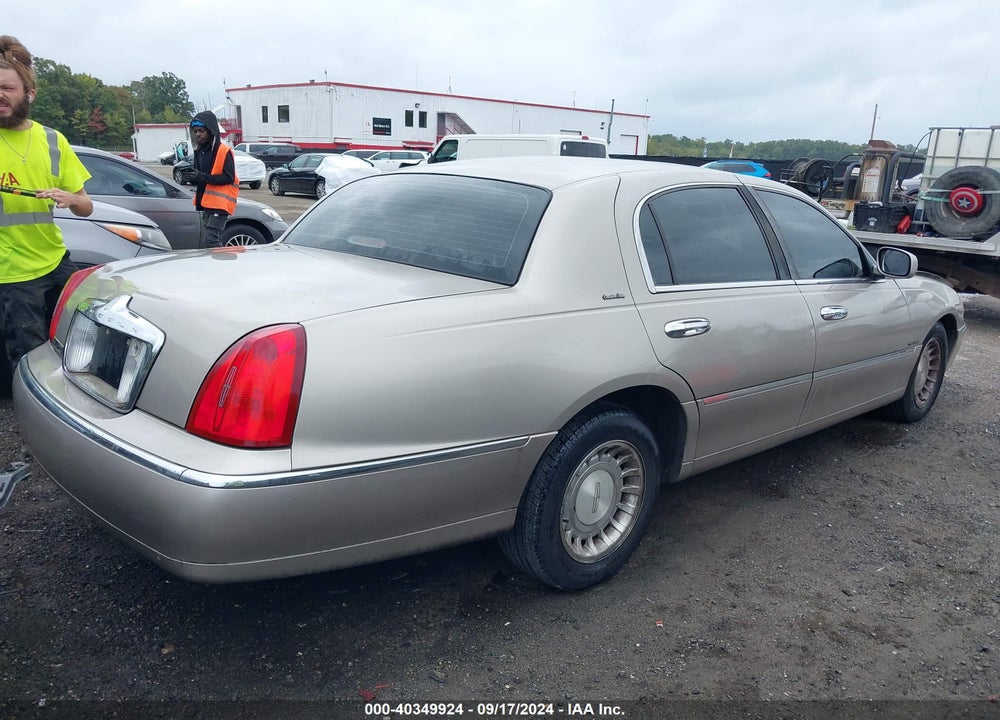 2002 LINCOLN TOWN CAR EXECUTIVE VIN: 1LNHM81W42Y653438