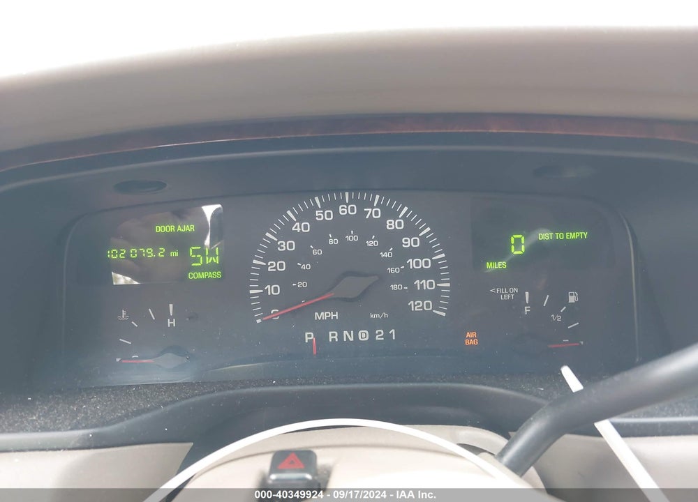 2002 LINCOLN TOWN CAR EXECUTIVE VIN: 1LNHM81W42Y653438