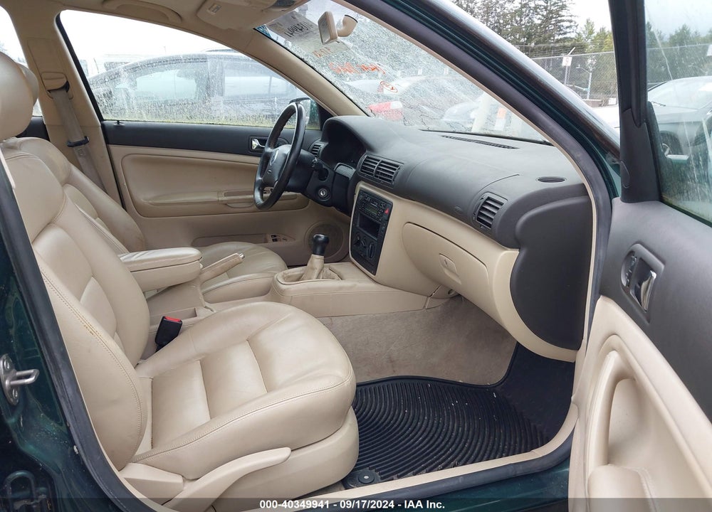 2000 VOLKSWAGEN PASSAT GLS VIN: WVWMA23B2YP110588
