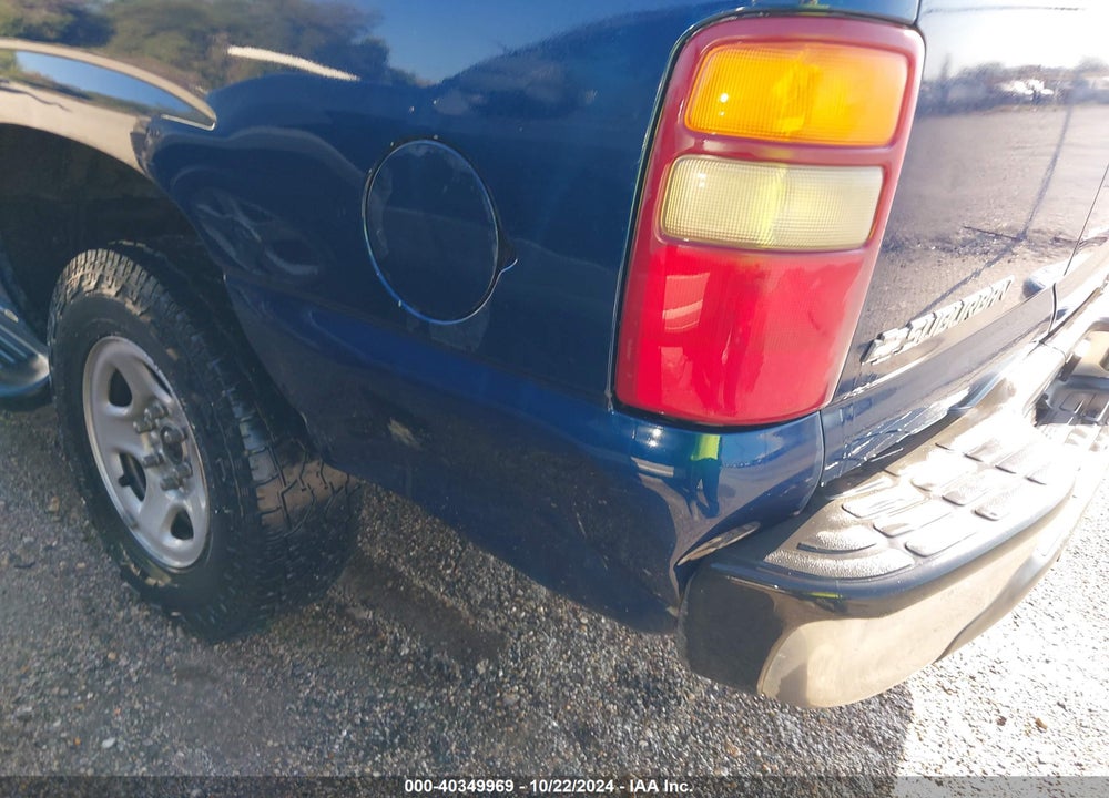 2001 CHEVROLET SUBURBAN 1500 LS VIN: 3GNEC16T41G141484