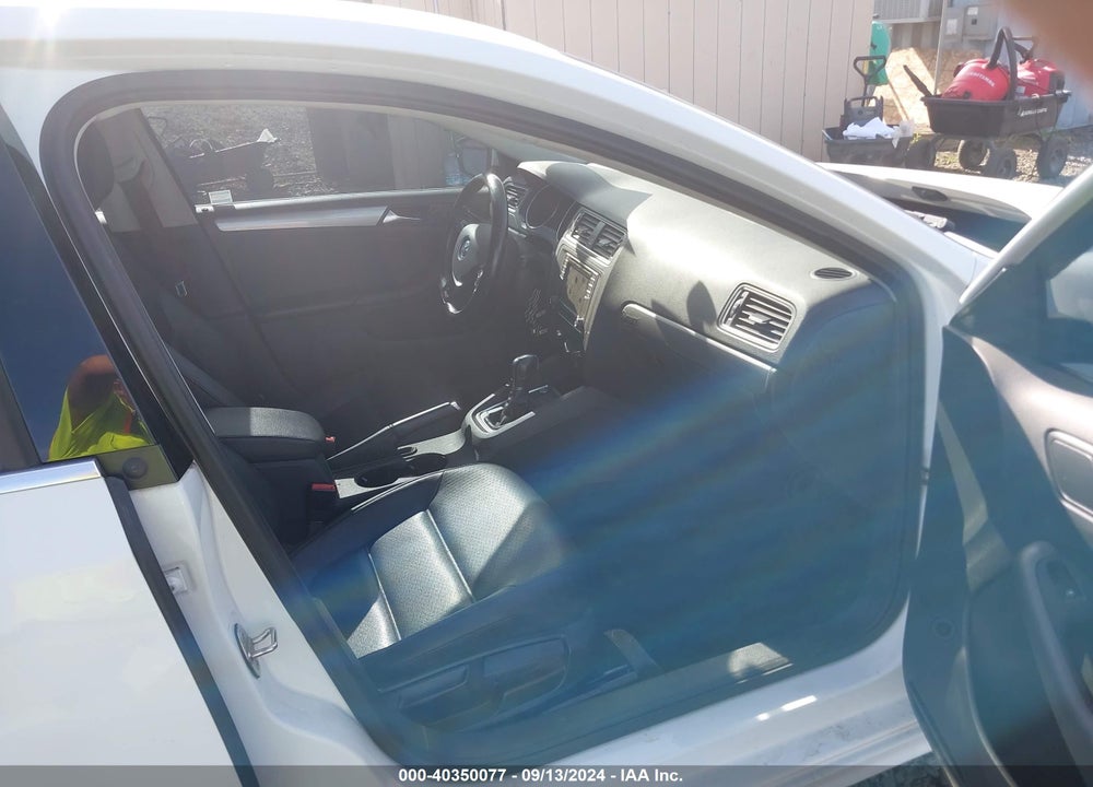 2017 VOLKSWAGEN JETTA 1.4T SE VIN: 3VWDB7AJ2HM270400