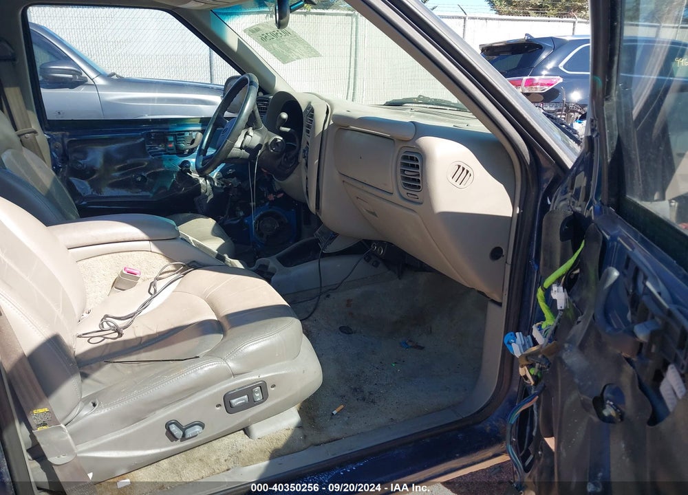 2000 CHEVROLET BLAZER LT VIN: 1GNDT13W6Y2252745