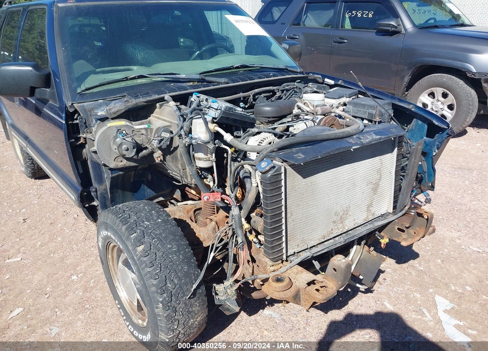 2000 CHEVROLET BLAZER LT VIN: 1GNDT13W6Y2252745