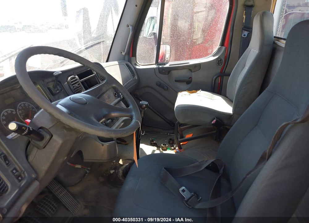2005 FREIGHTLINER M2 106 MEDIUM DUTY VIN: 1FUBCYDJ35HU17051