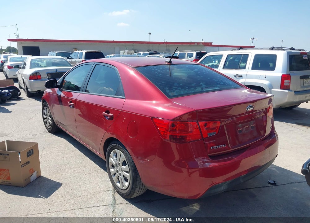 2011 KIA FORTE EX VIN: KNAFU4A24B5889085