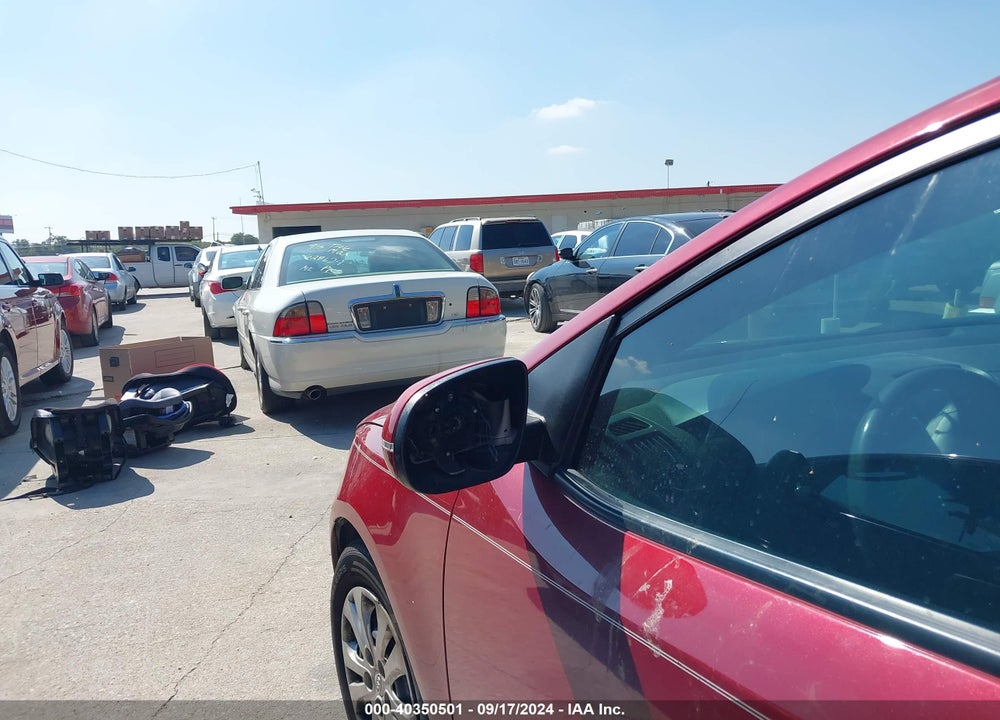 2011 KIA FORTE EX VIN: KNAFU4A24B5889085