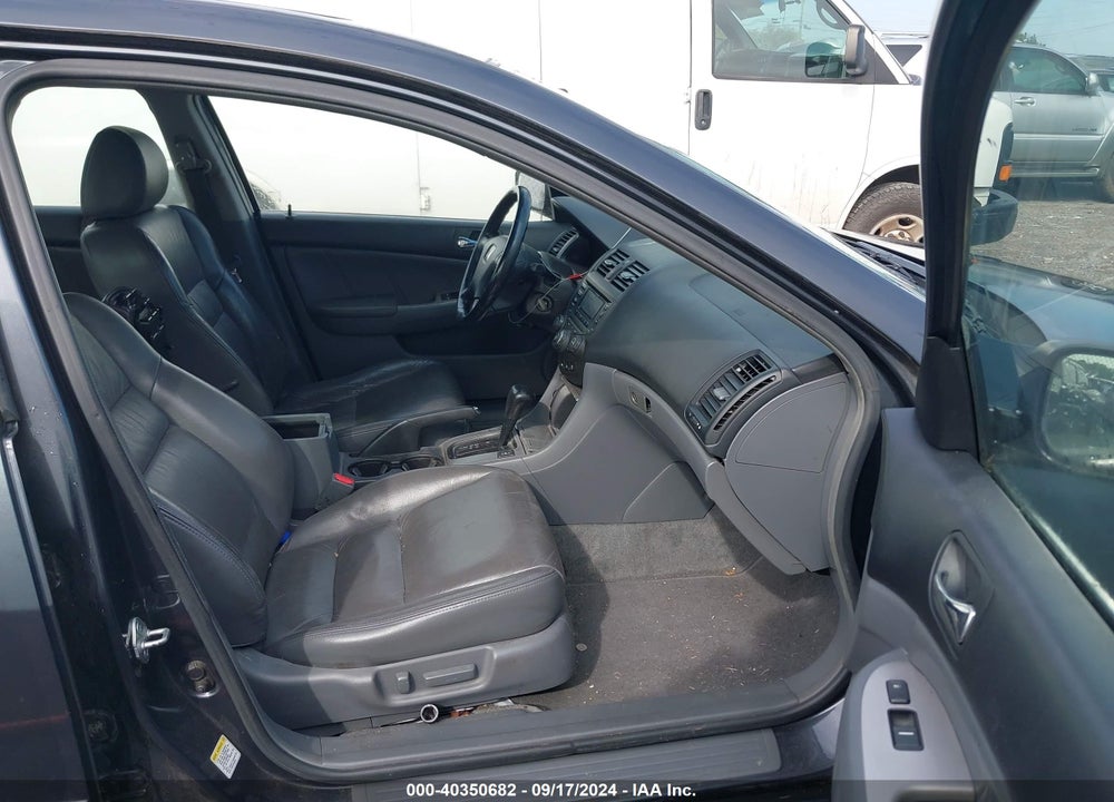 2005 HONDA ACCORD 3.0 EX VIN: 1HGCM66515A073579