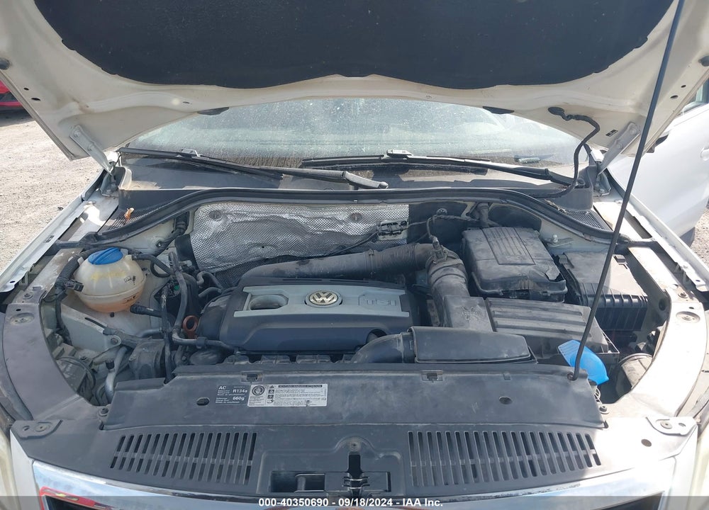 2011 VOLKSWAGEN TIGUAN SE VIN: WVGBV7AX9BW514066