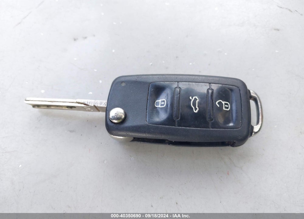 2011 VOLKSWAGEN TIGUAN SE VIN: WVGBV7AX9BW514066