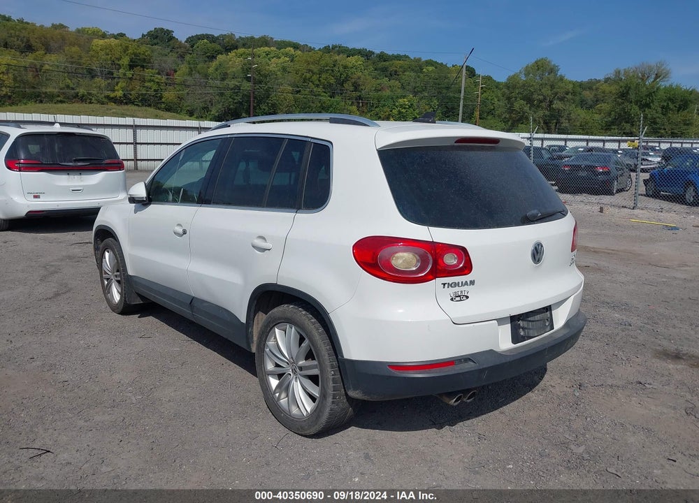 2011 VOLKSWAGEN TIGUAN SE VIN: WVGBV7AX9BW514066