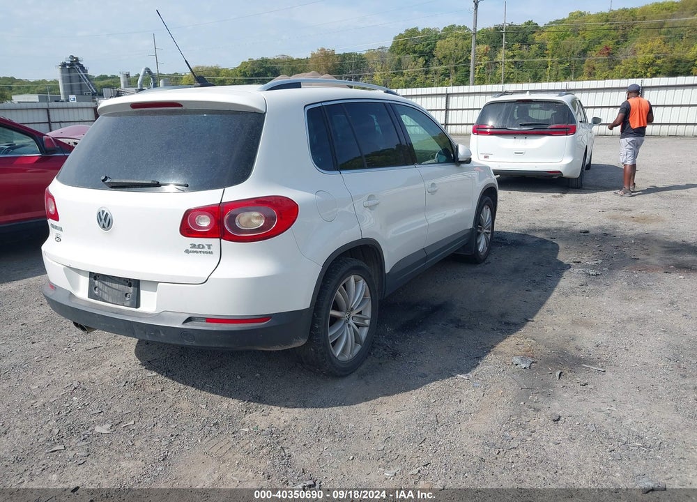 2011 VOLKSWAGEN TIGUAN SE VIN: WVGBV7AX9BW514066