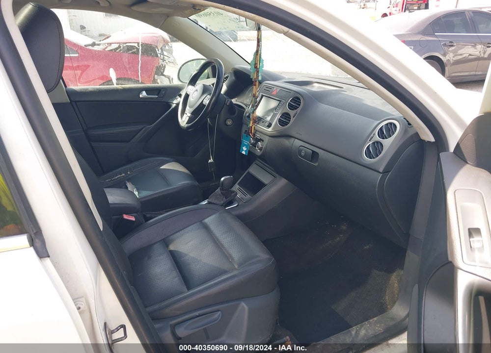 2011 VOLKSWAGEN TIGUAN SE VIN: WVGBV7AX9BW514066