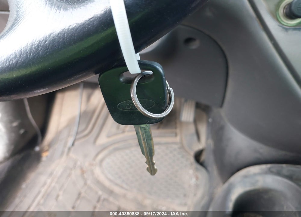 2001 FORD FOCUS ZX3 VIN: 3FAFP31341R247870