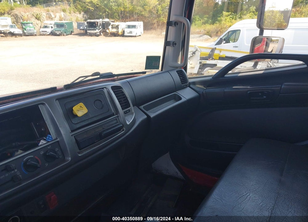 2017 HINO 258/268 VIN: 5PVNJ8JR7H4S51228