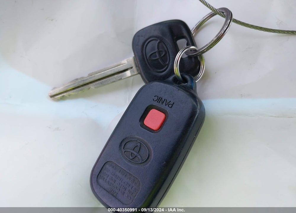 2003 TOYOTA CAMRY LE VIN: 4T1BE32K33U208313