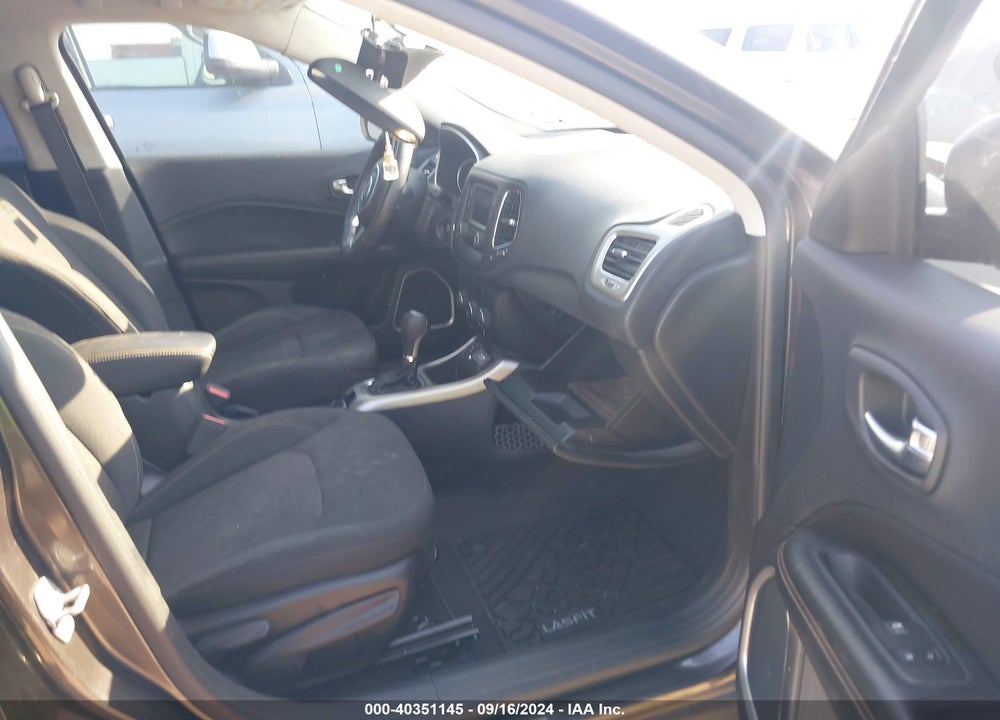 2018 JEEP COMPASS SPORT FWD VIN: 3C4NJCAB3JT272194
