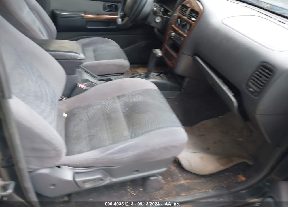 1996 NISSAN PATHFINDER XE/LE VIN: JN8AR05S5TW036485