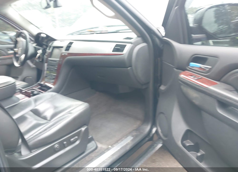 2010 CADILLAC ESCALADE ESV PREMIUM VIN: 1GYUKJEF3AR195436