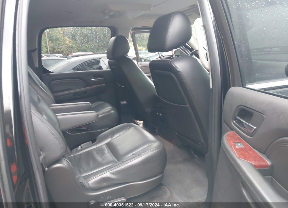 2010 CADILLAC ESCALADE ESV PREMIUM VIN: 1GYUKJEF3AR195436