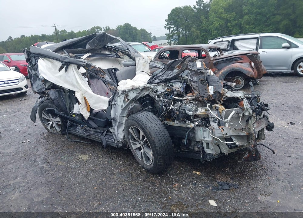 2017 TOYOTA RAV4 XLE VIN: JTMWFREV4HJ701535